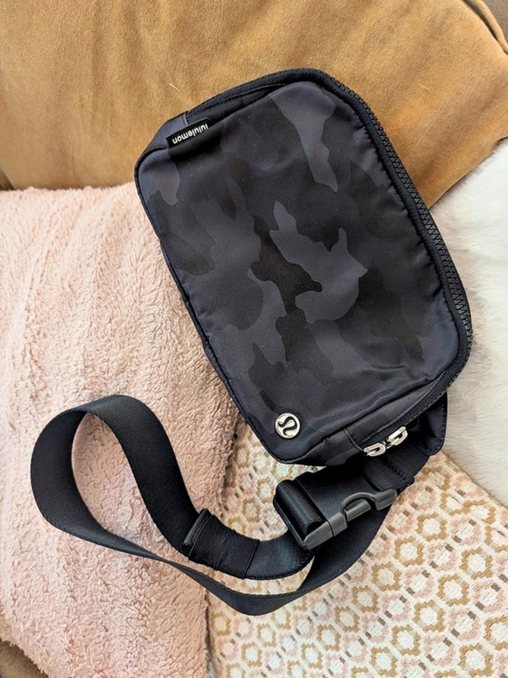 Lululemon Everywhere Belt Bag 1L Heritage 365 Camo Dark Coal Black NWOT